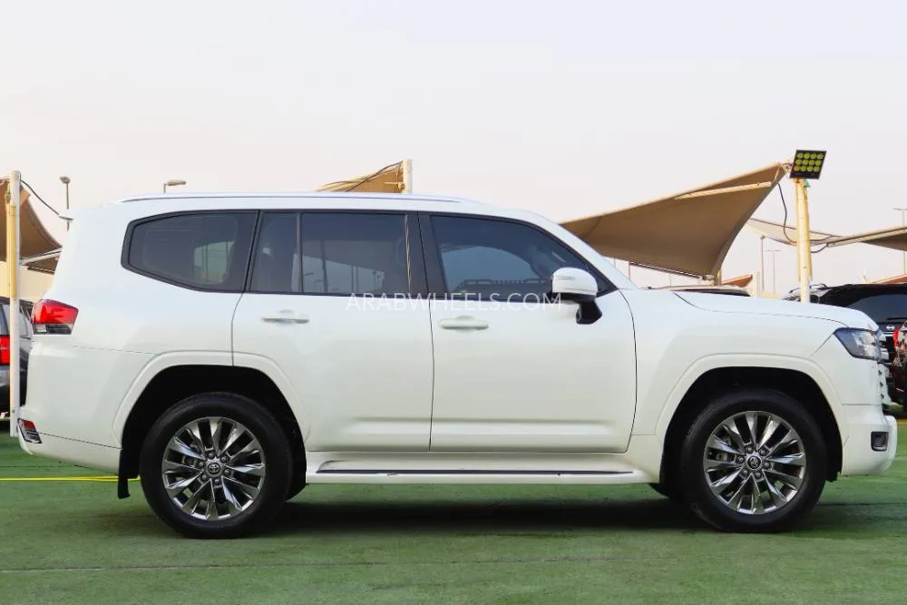 Toyota Land Cruiser 2022 for Sale in Sharjah Image-3