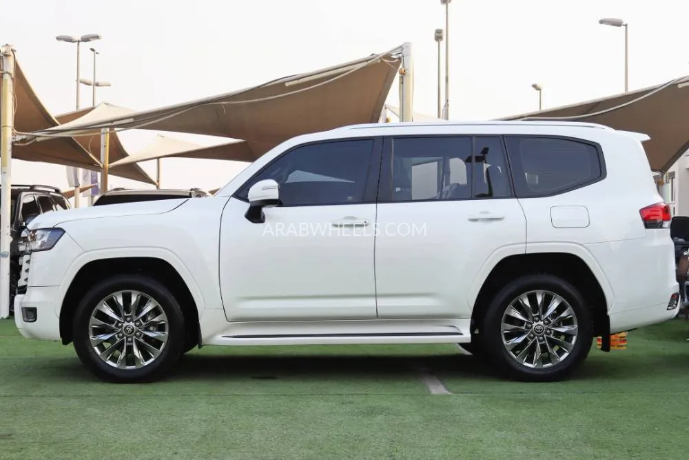 Toyota Land Cruiser 2022 for Sale in Sharjah Image-4
