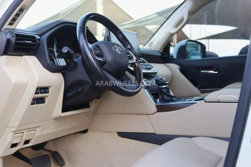 Toyota Land Cruiser 2022 for Sale in Sharjah Image-6