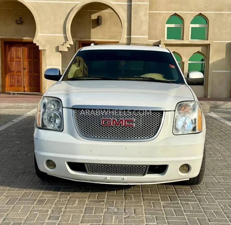 GMC Yukon 2009 for Sale in Ajman Image-2