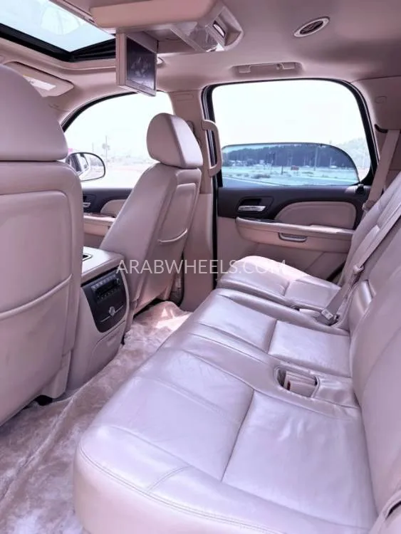 GMC Yukon 2008 for Sale in Ajman Image-7