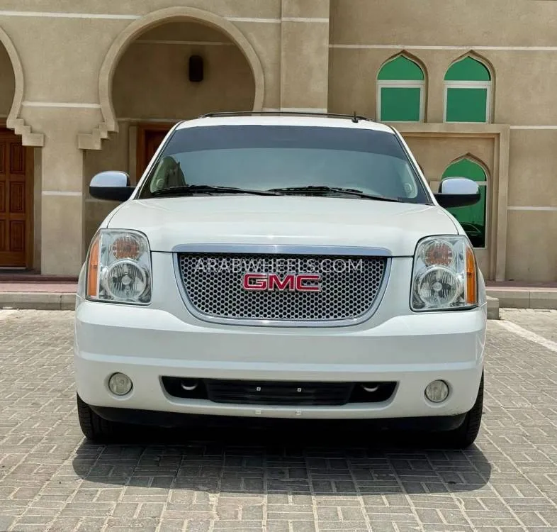 GMC Yukon 2013 for Sale in Ajman Image-2