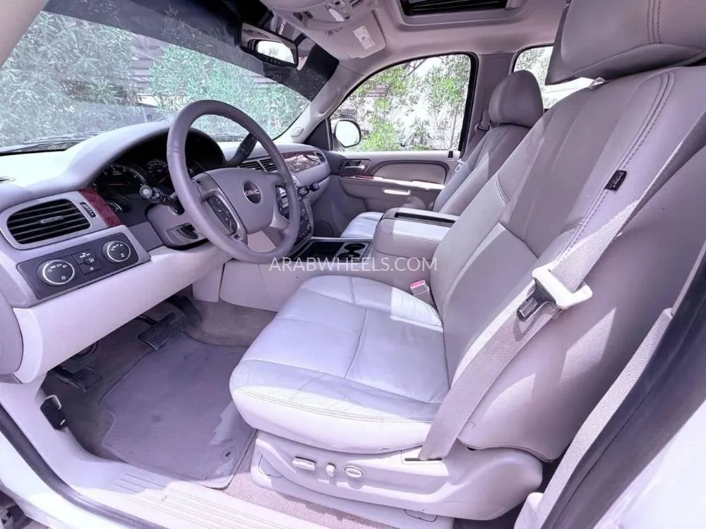 GMC Yukon 2013 for Sale in Ajman Image-5