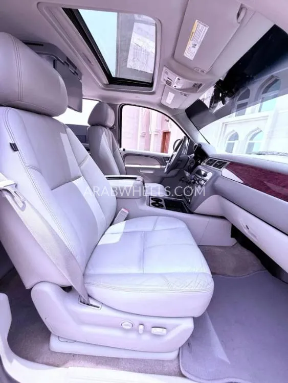 GMC Yukon 2013 for Sale in Ajman Image-7