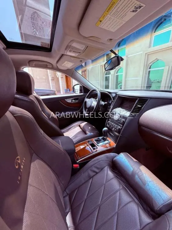 Infiniti FX50 2009 for Sale in Ajman Image-8