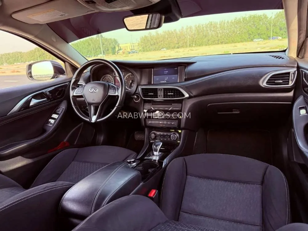 إنفينيتي Q30 2019 for Sale in عجمان Image-5