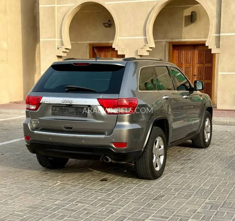 Jeep Cherokee 2011 for Sale in Ajman Image-13
