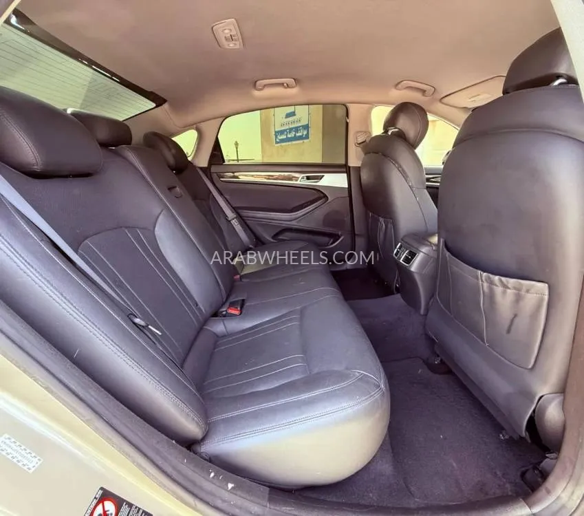 Hyundai Genesis 2015 for Sale in Ajman Image-9