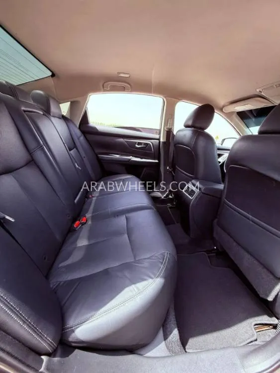 Nissan Altima 2017 for Sale in Ajman Image-6