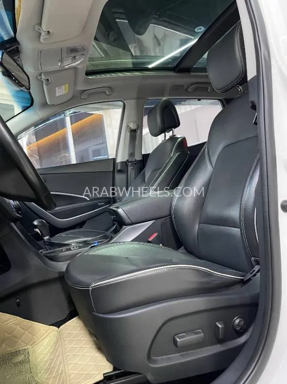 Hyundai Santa Fe 2017 for Sale in Ajman Image-7