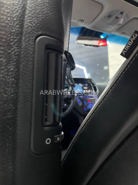 Hyundai Santa Fe 2017 for Sale in Ajman Image-17