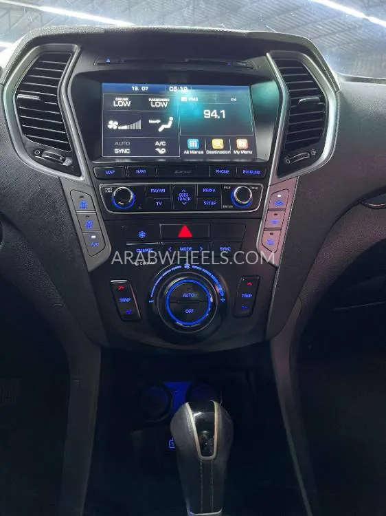 Hyundai Santa Fe 2017 for Sale in Ajman Image-10