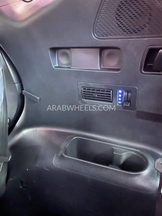 Hyundai Santa Fe 2017 for Sale in Ajman Image-17