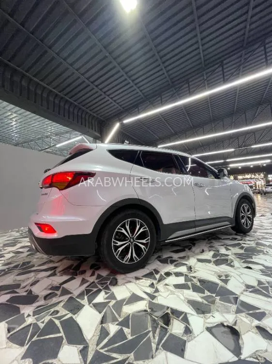 Hyundai Santa Fe 2017 for Sale in Ajman Image-18