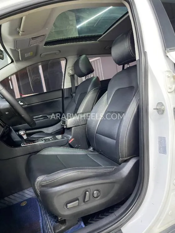 Kia Sportage 2018 for Sale in Ajman Image-7