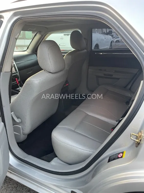 Chrysler 300 2006 for Sale in Abu Dhabi Image-7