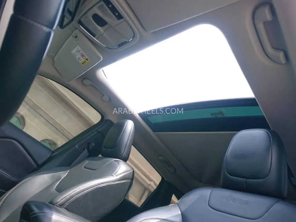 Jeep Cherokee 2014 for Sale in Ajman Image-12