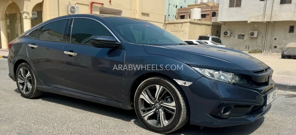 Honda Civic 2021 for Sale in Ajman Image-2