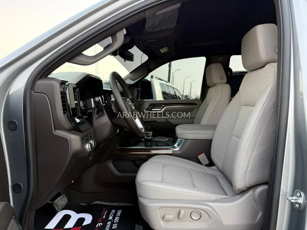 GMC Sierra 2024 for Sale in Abu Dhabi Image-4