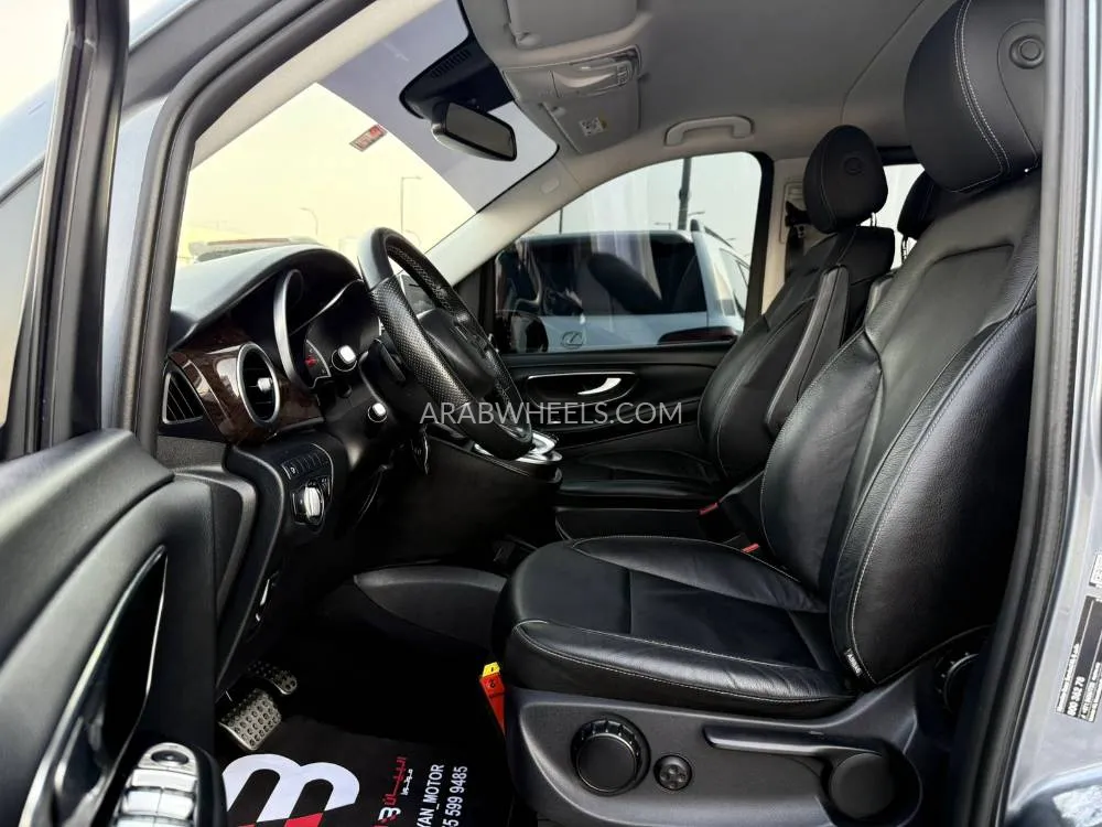 Mercedes Benz V Class 2018 for Sale in Abu Dhabi Image-4