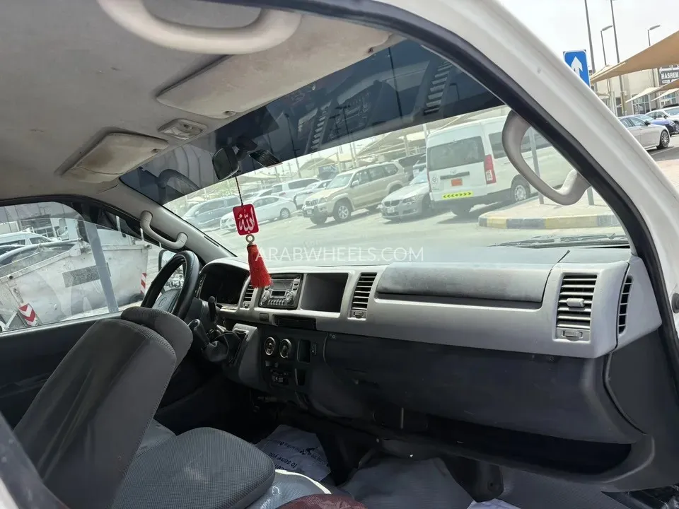 Toyota Hiace 2008 for Sale in Sharjah Image-10