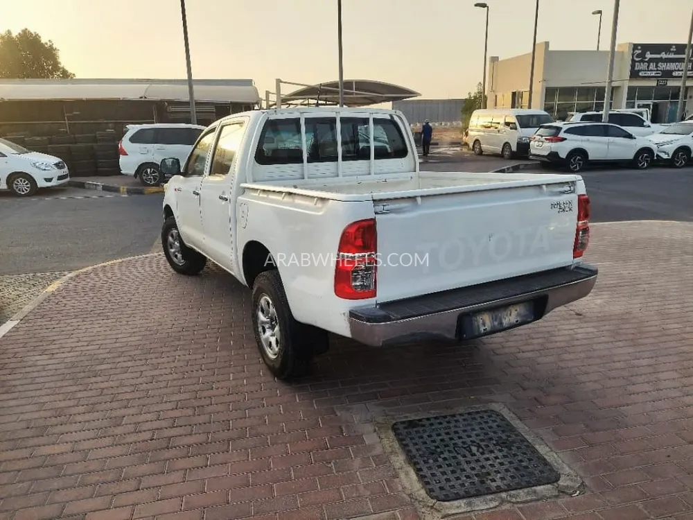 Toyota Hilux 2013 for Sale in Sharjah Image-9