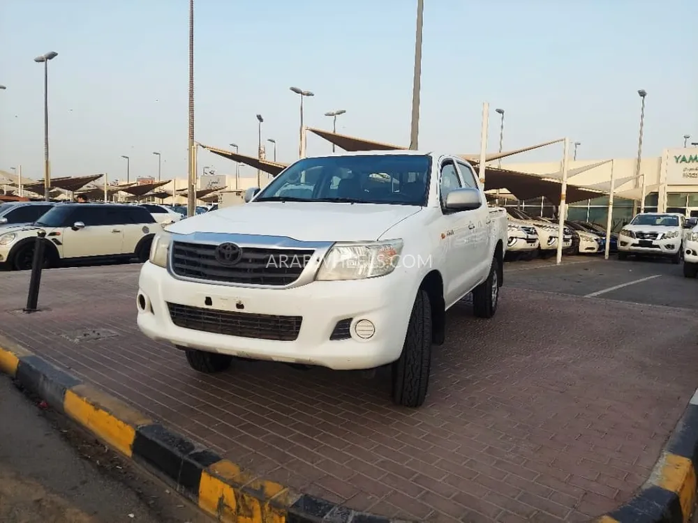 Toyota Hilux 2013 for Sale in Sharjah Image-2
