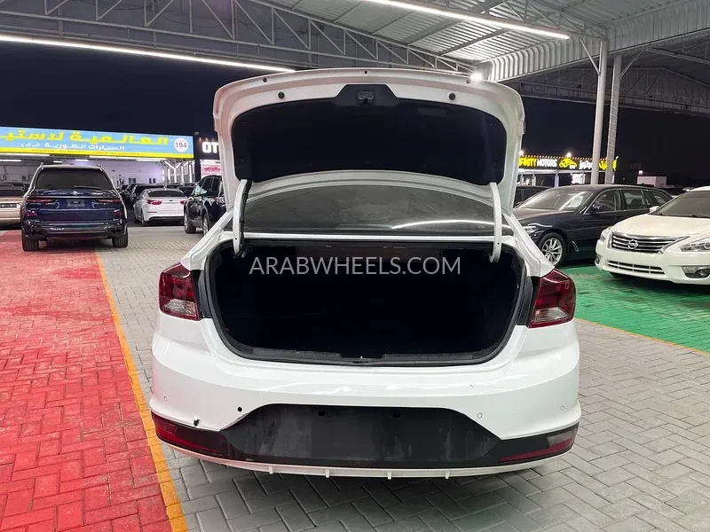 Hyundai Elantra 2019 for Sale in Ajman Image-9