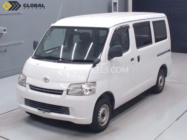 Toyota Town Ace 2010 for Sale in Dubai Image-2