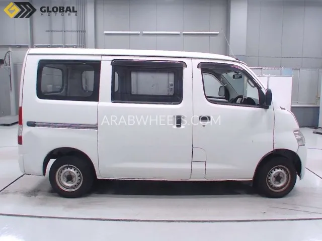 Toyota Town Ace 2010 for Sale in Dubai Image-3