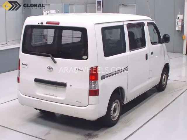 Toyota Town Ace 2010 for Sale in Dubai Image-10