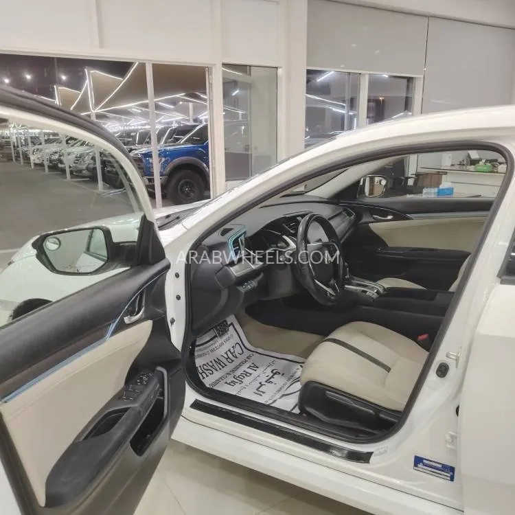 Honda Civic 2019 for Sale in Sharjah Image-3