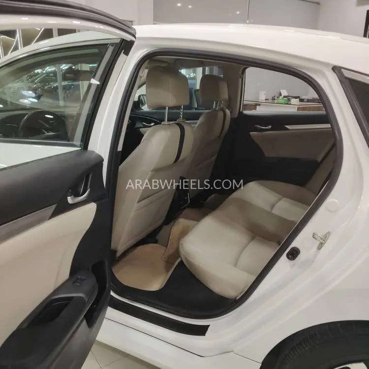 Honda Civic 2019 for Sale in Sharjah Image-7