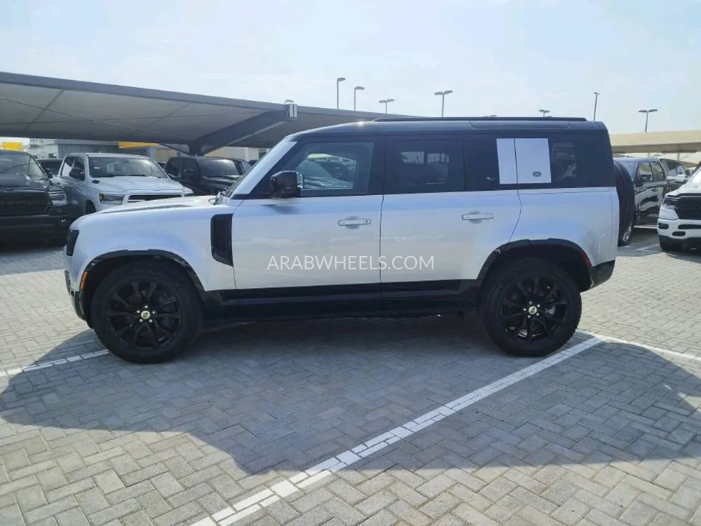 Land Rover Defender 2023 for Sale in Sharjah Image-4