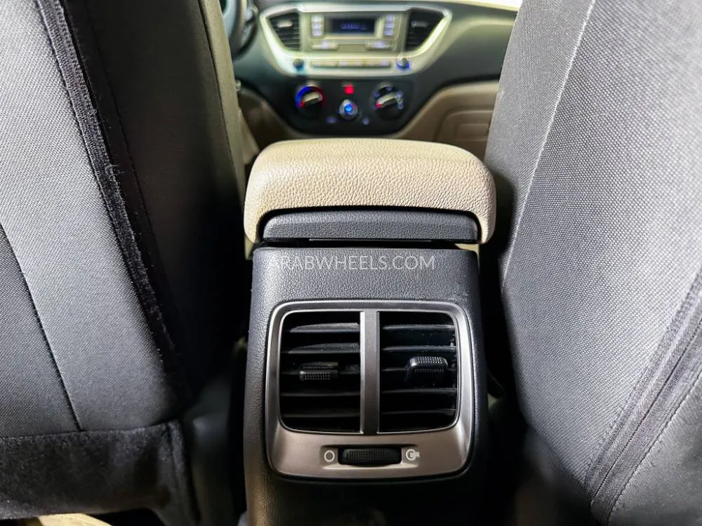 Hyundai Accent 2023 for Sale in Dubai Image-9