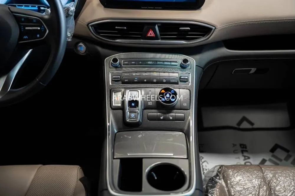 هيونداي سانتا في 2023 for Sale in أم القيوين Image-13