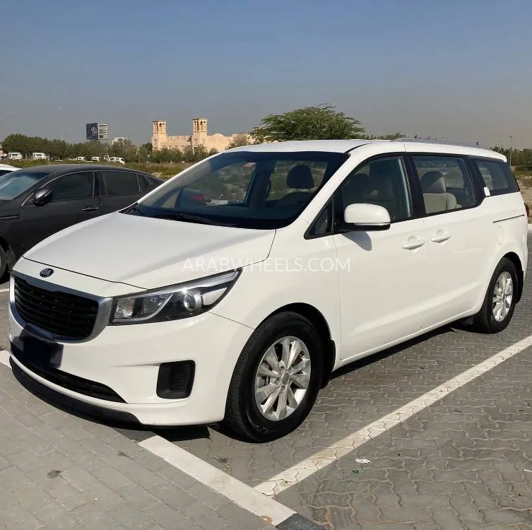 Kia Carnival 2016 for Sale in Sharjah Image-3