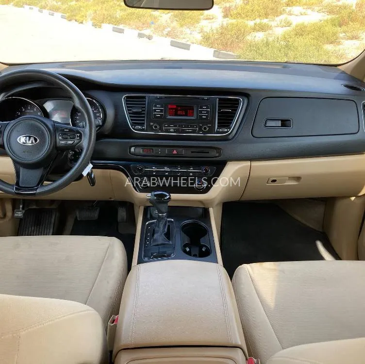 Kia Carnival 2016 for Sale in Sharjah Image-4