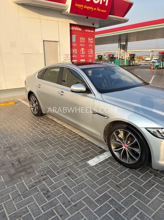 Jaguar XF 2017 for Sale in Dubai Image-2