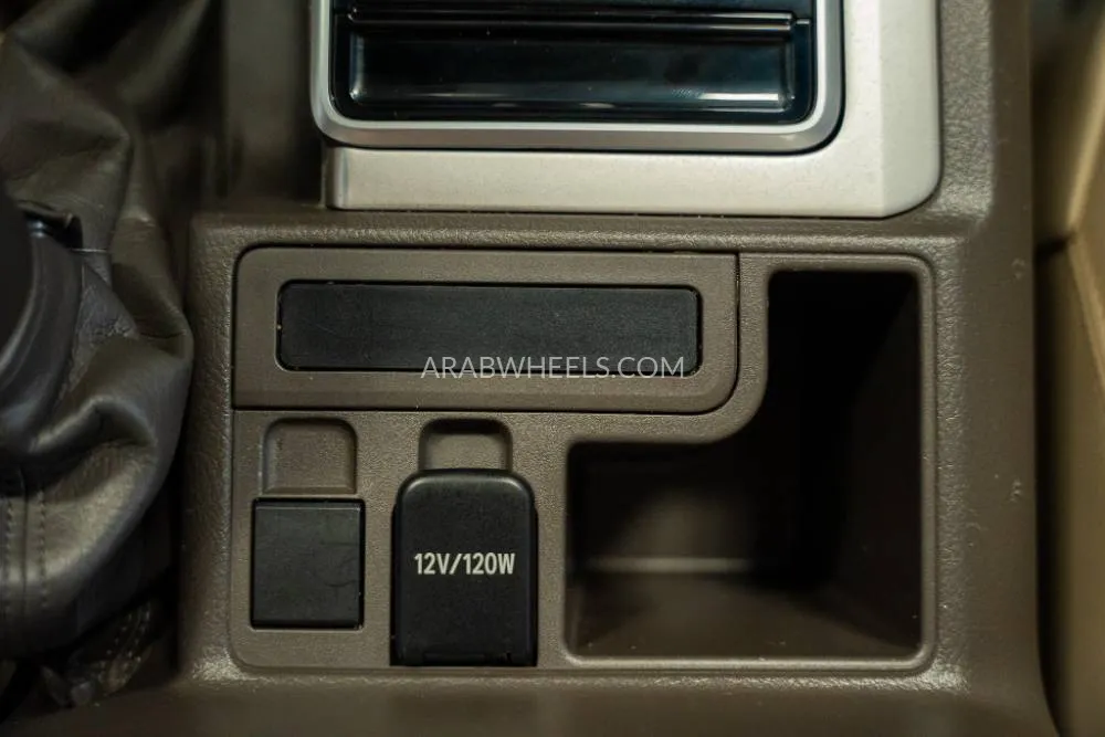 Toyota Land Cruiser Prado 2022 for Sale in Umm Al Quwain Image-10