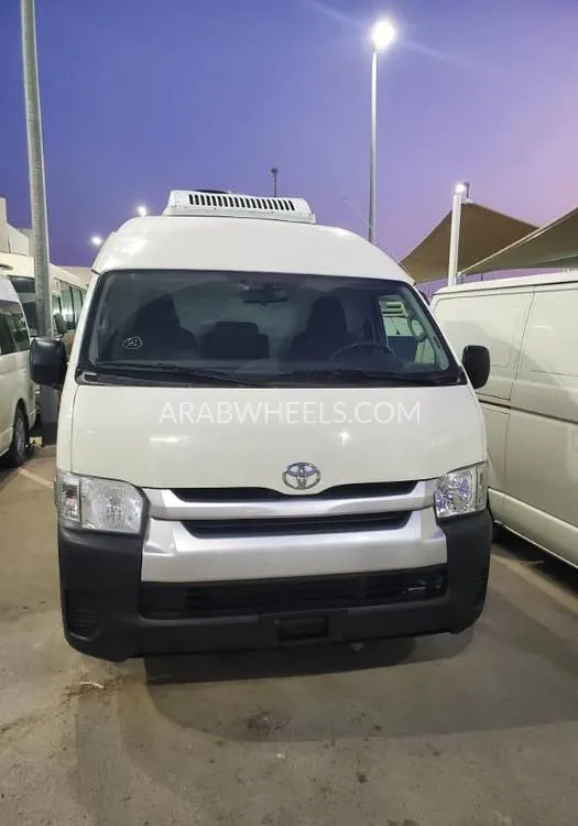 Toyota Hiace 2017 for Sale in Sharjah Image-1