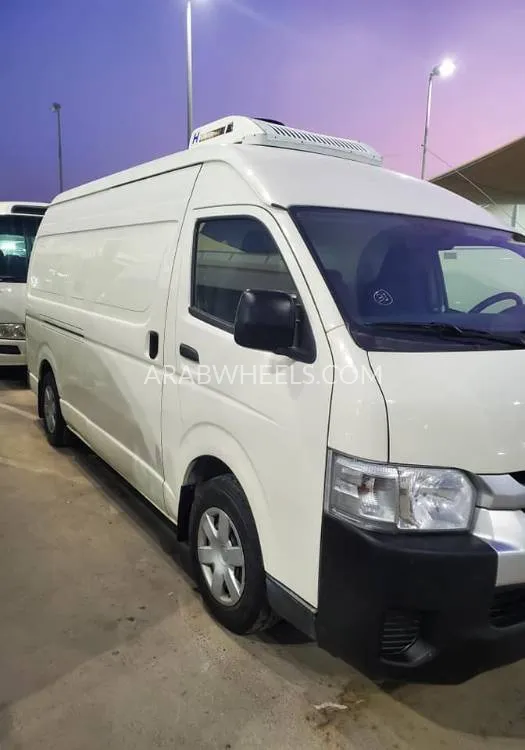 Toyota Hiace 2017 for Sale in Sharjah Image-2