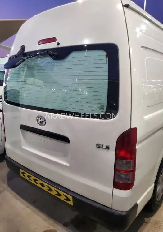 Toyota Hiace 2017 for Sale in Sharjah Image-3