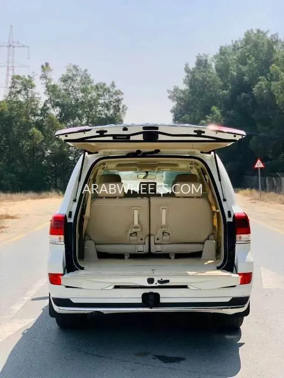 Toyota Land Cruiser 2020 for Sale in Sharjah Image-17