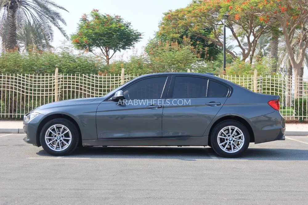 بي إم دبليو الفئة الثالثة 2015 for Sale in دبي Image-4