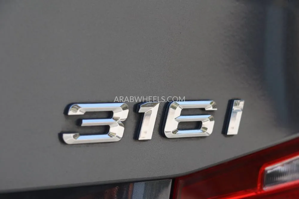 بي إم دبليو الفئة الثالثة 2015 for Sale in دبي Image-17