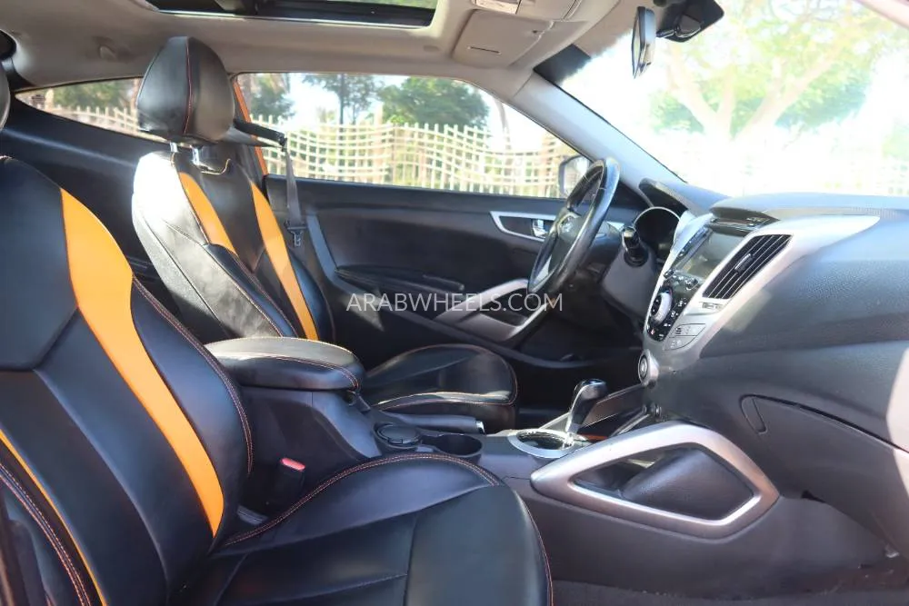 Hyundai Veloster 2015 for Sale in Dubai Image-10