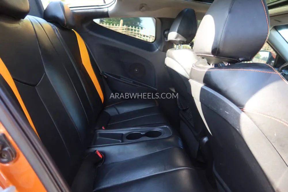 Hyundai Veloster 2015 for Sale in Dubai Image-12
