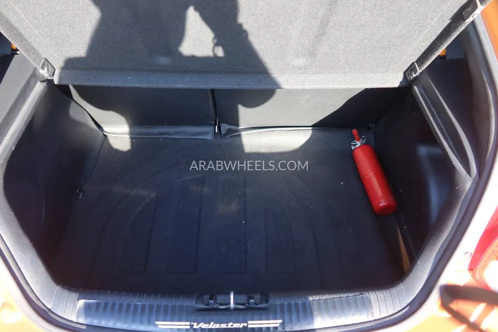 Hyundai Veloster 2015 for Sale in Dubai Image-13