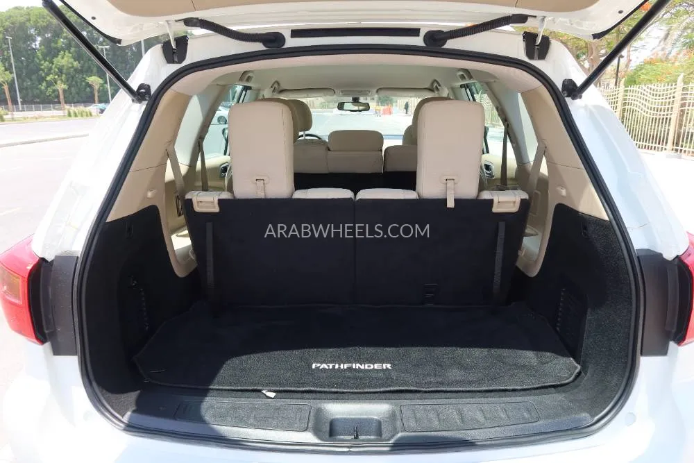 Nissan Pathfinder 2020 for Sale in Dubai Image-11